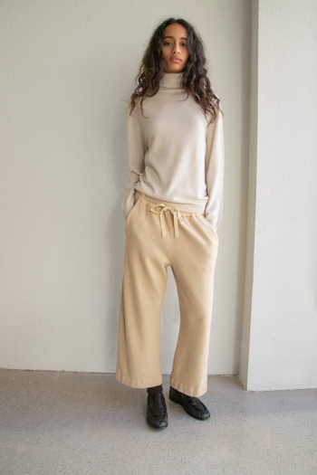 PANTALÓN JOGGER FELPA CAPRI...
